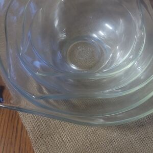 Vintage pyrex nesting bowls